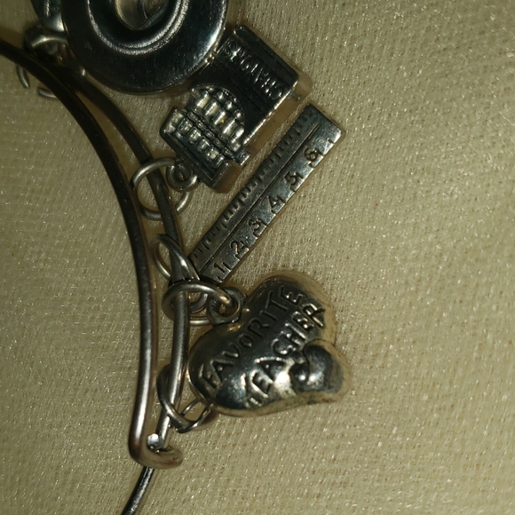 Favorite teacher charm bracelet - Picture 3 of 7